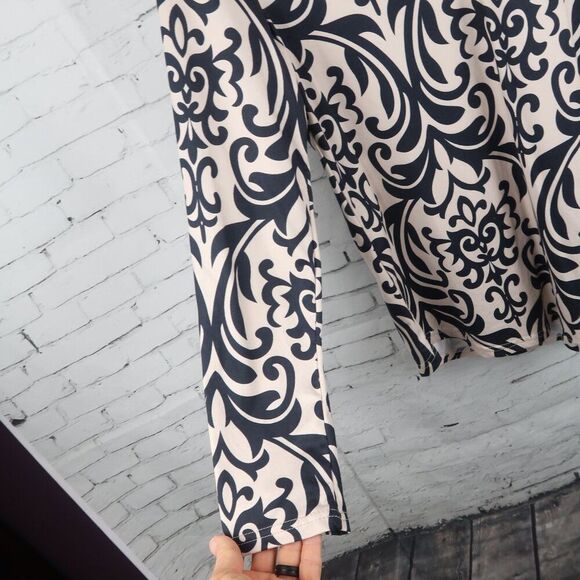 HALIFE BLACK & IVORY PASLEY ORNATE DESIGN LONG SLEEVE V NECK TOP SIZE MEDIUM - Picture 4 of 5